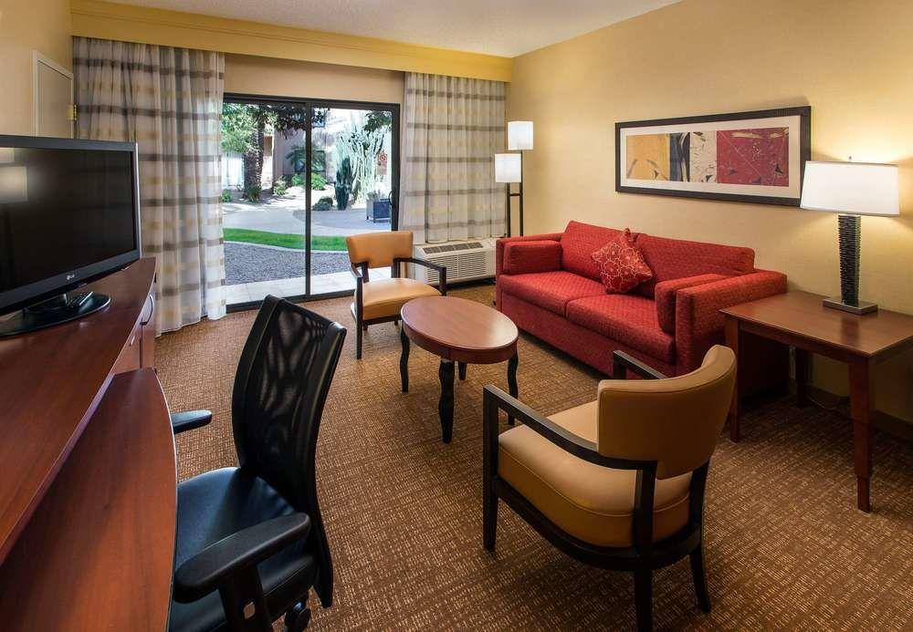 Courtyard By Marriott Phoenix Mesa Bagian luar foto