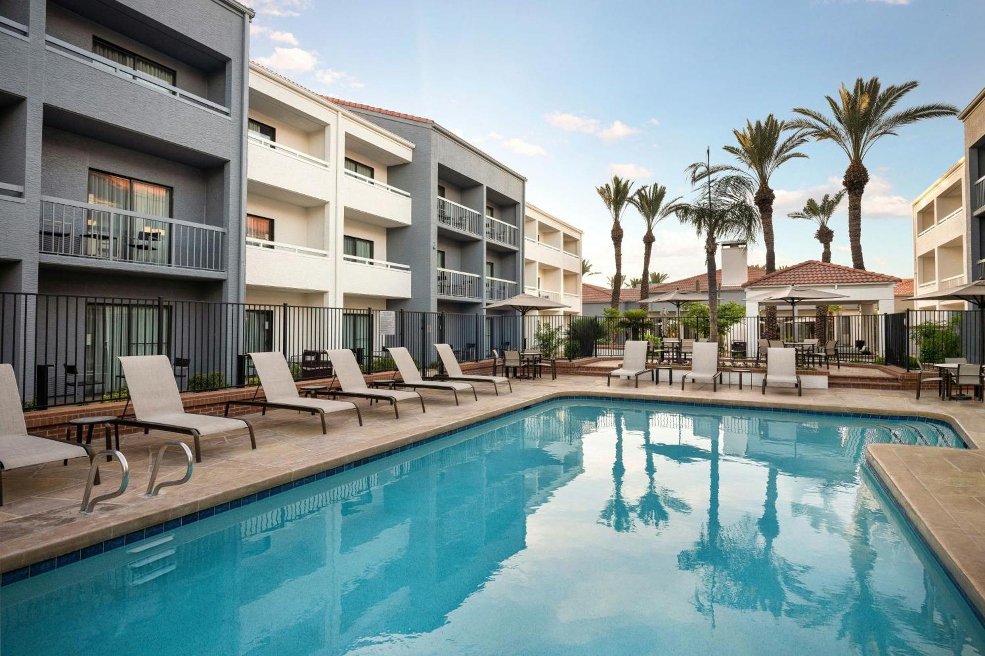 Courtyard By Marriott Phoenix Mesa Bagian luar foto